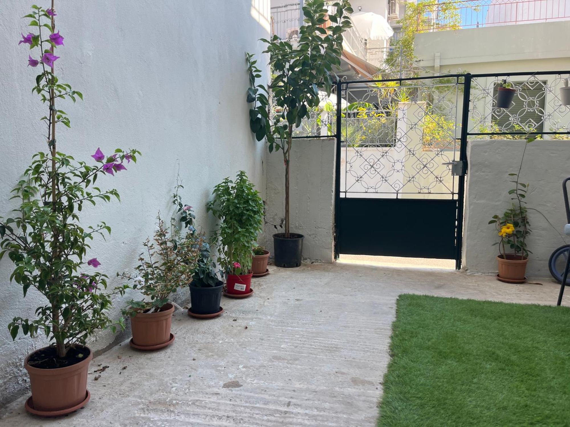 Noa - Designed Garden Studio In The City Center 卡拉马塔 外观 照片