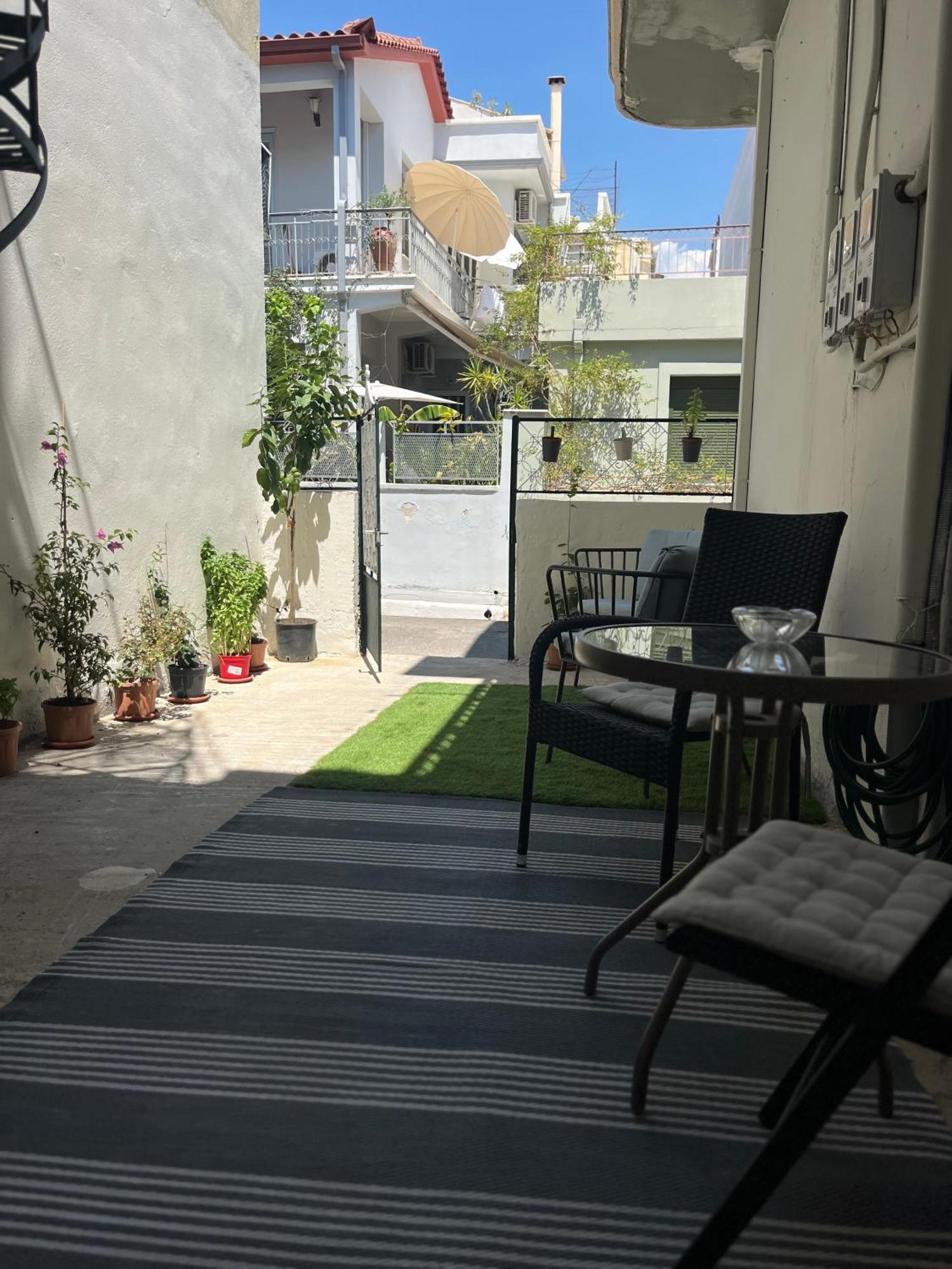 Noa - Designed Garden Studio In The City Center 卡拉马塔 外观 照片